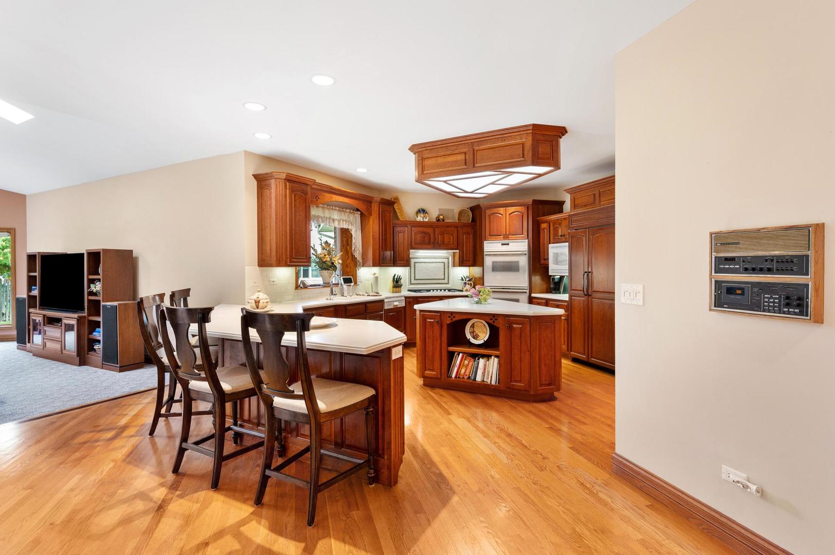 426 E Niagara Avenue, Schaumburg, IL 60193