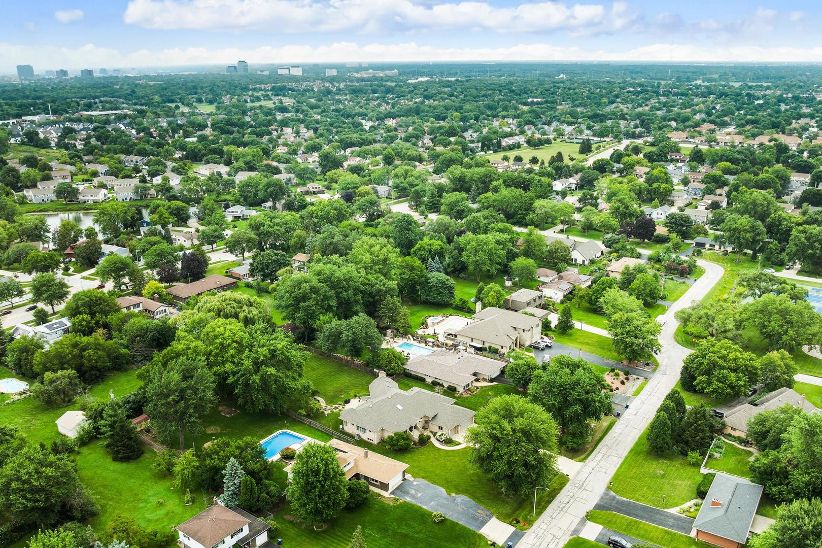 426 E Niagara Avenue, Schaumburg, IL 60193