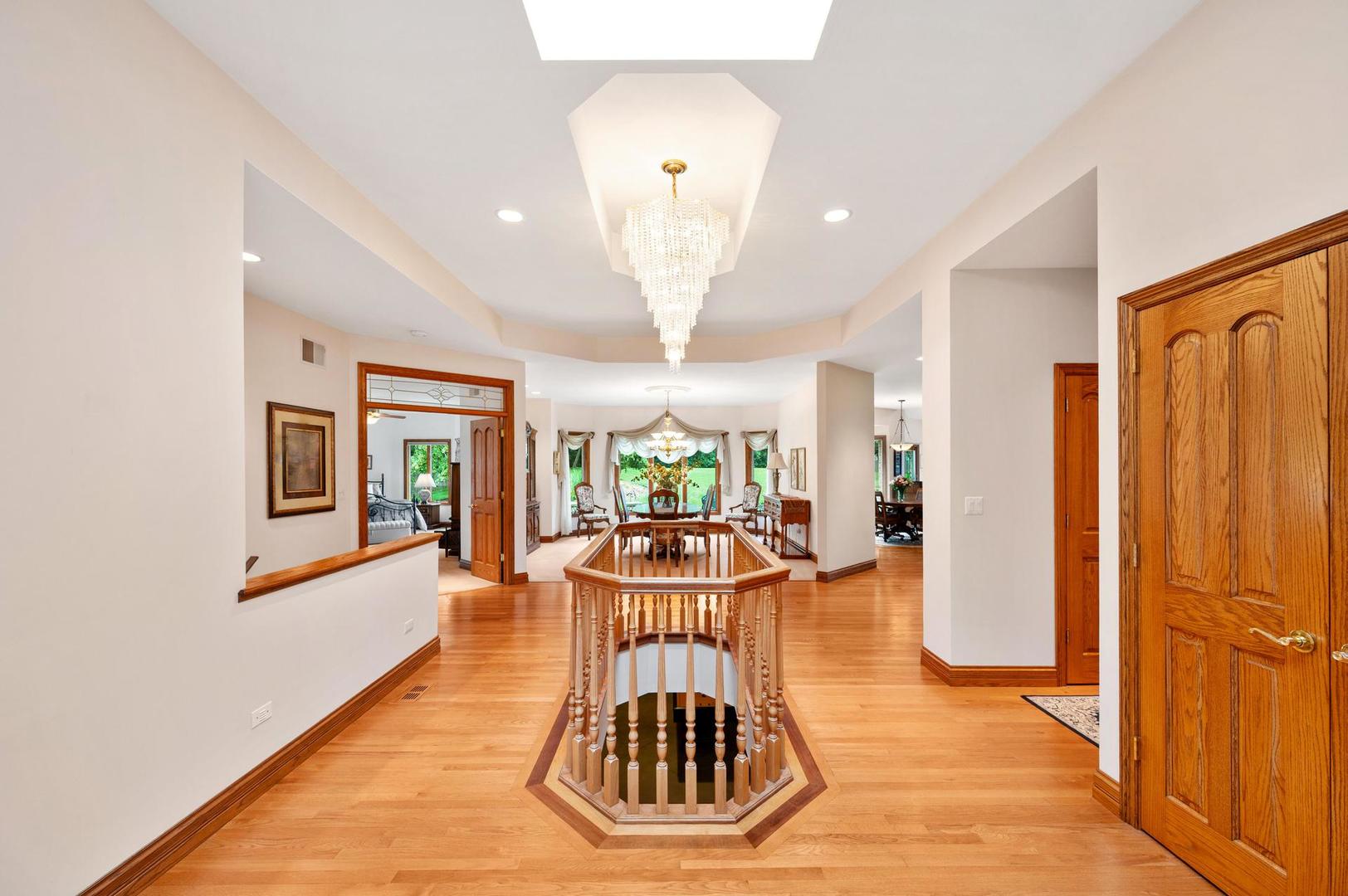 426 E Niagara Avenue, Schaumburg, IL 60193