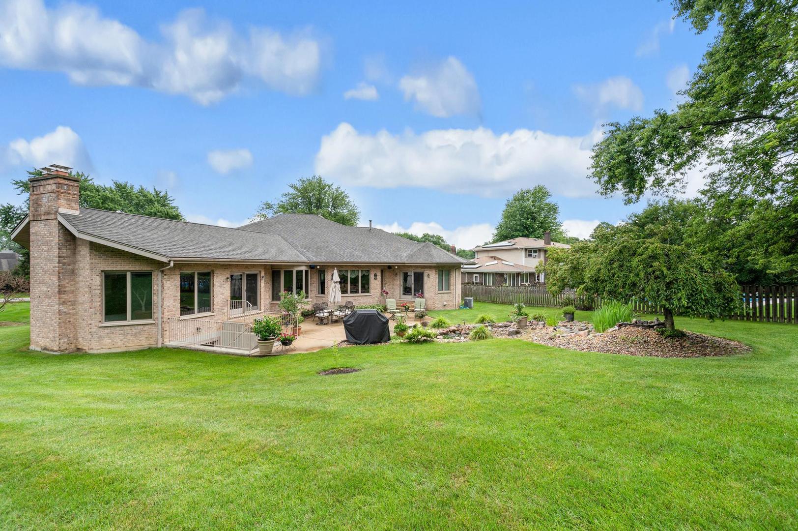 426 E Niagara Avenue, Schaumburg, IL 60193