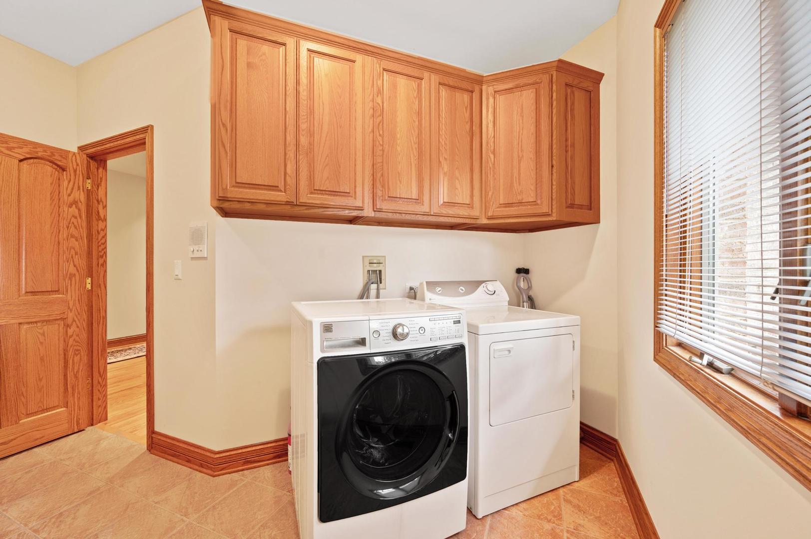 426 E Niagara Avenue, Schaumburg, IL 60193