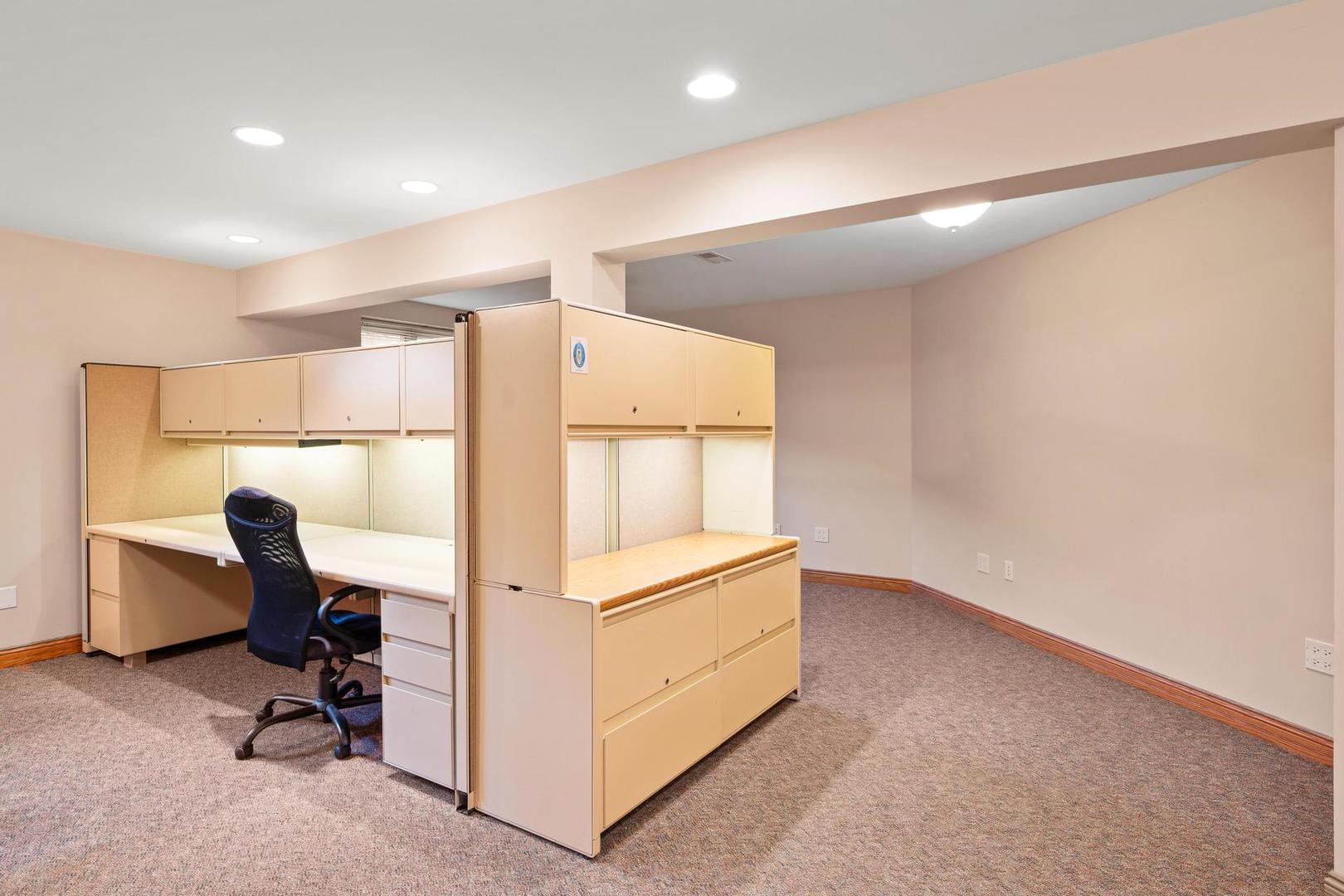 426 E Niagara Avenue, Schaumburg, IL 60193