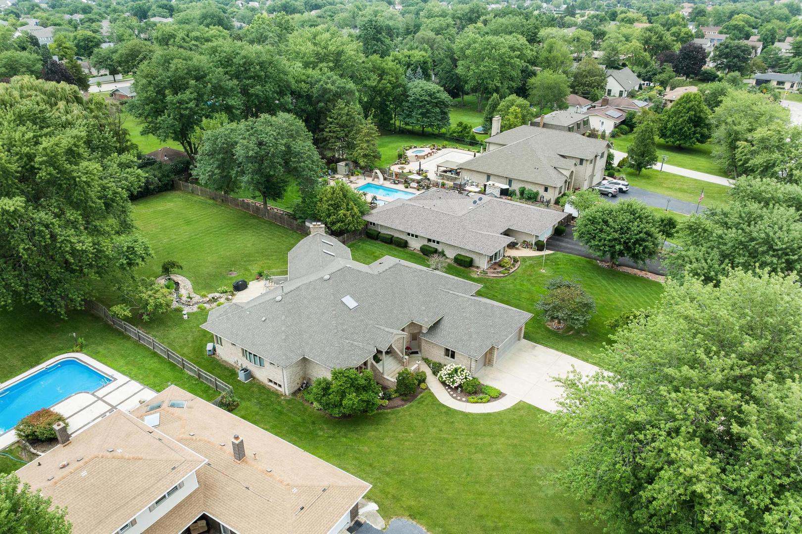 426 E Niagara Avenue, Schaumburg, IL 60193