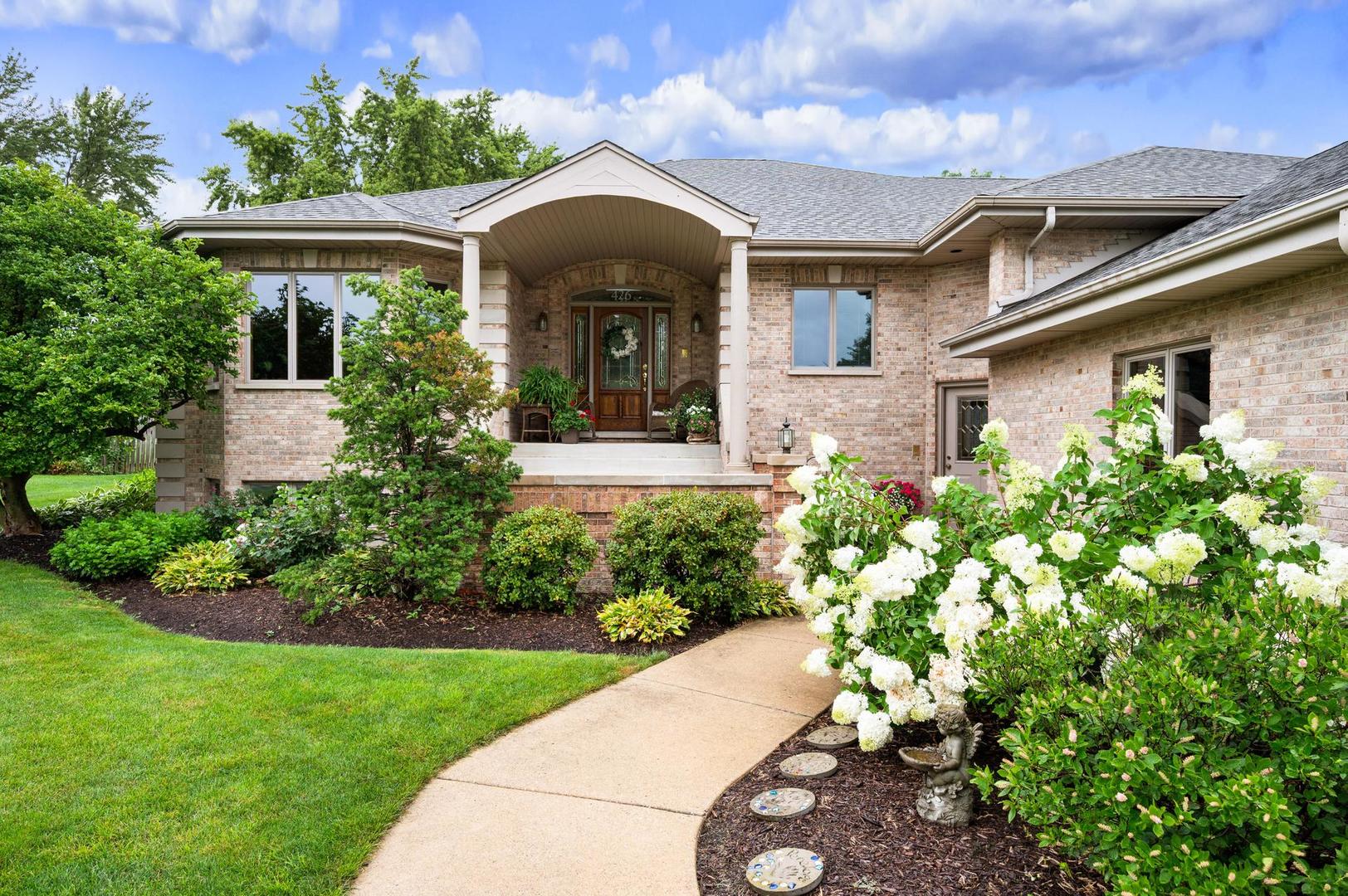 426 E Niagara Avenue, Schaumburg, IL 60193