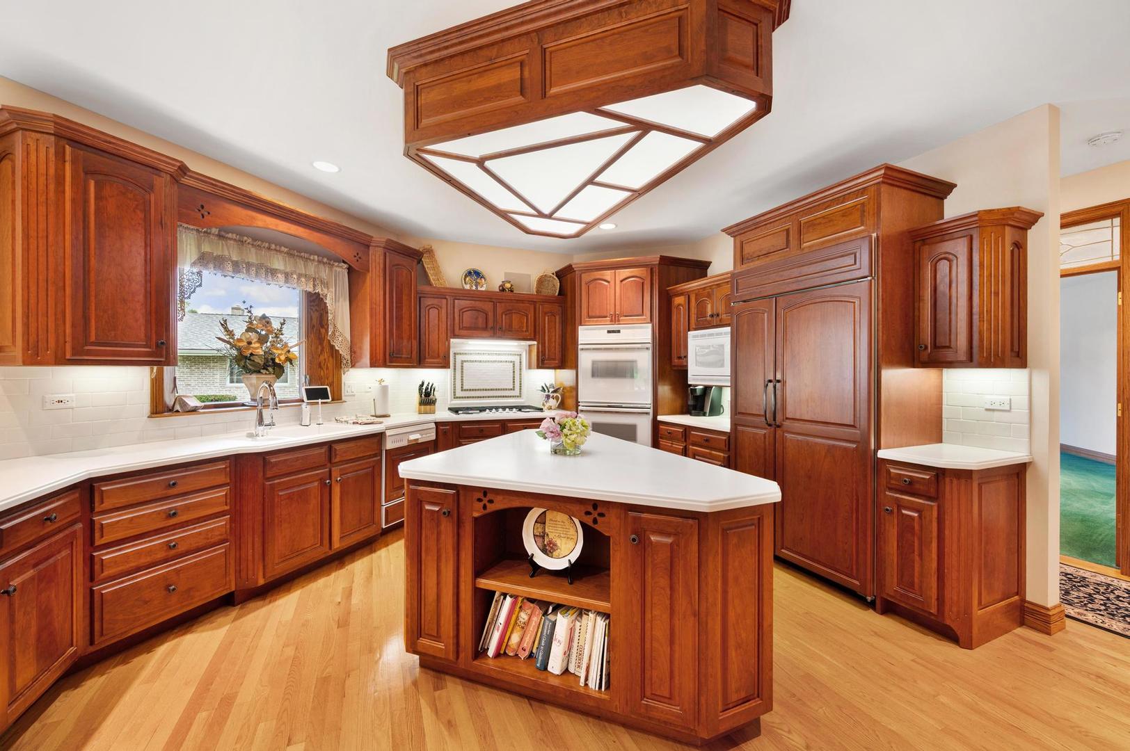 426 E Niagara Avenue, Schaumburg, IL 60193