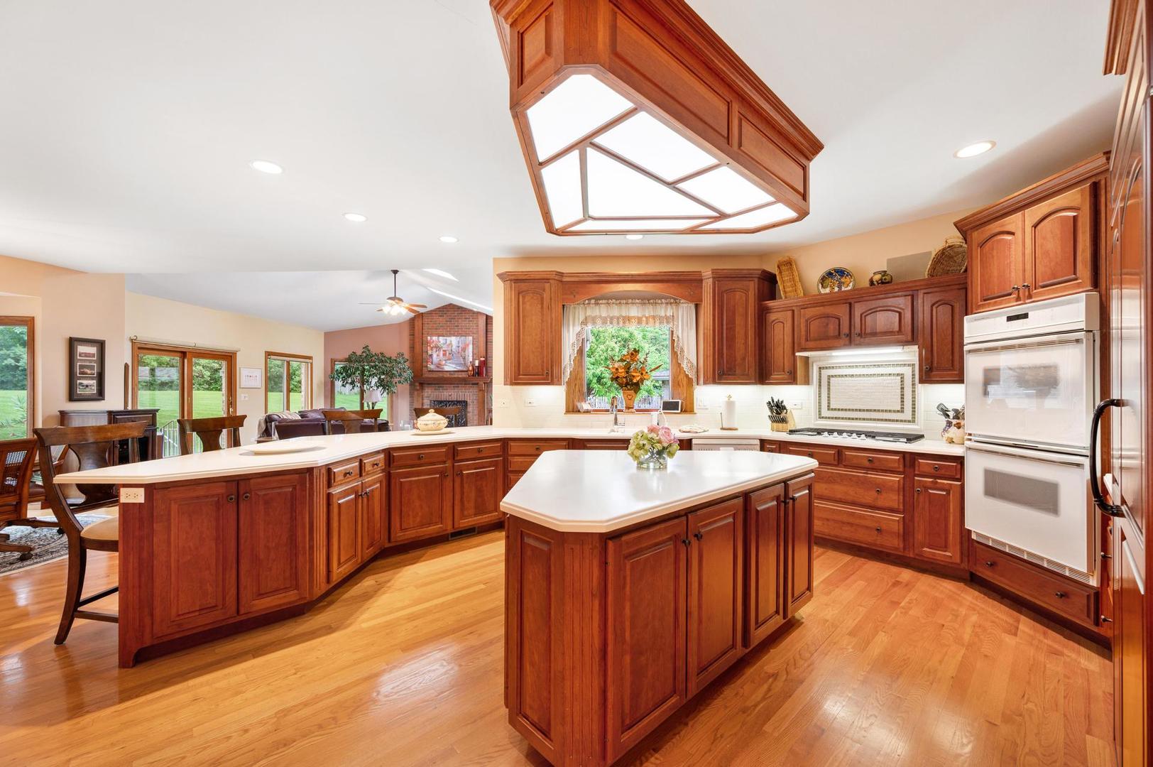 426 E Niagara Avenue, Schaumburg, IL 60193