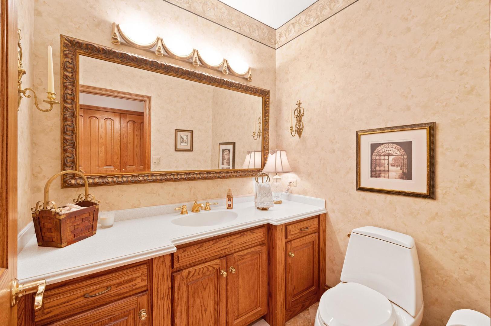 426 E Niagara Avenue, Schaumburg, IL 60193
