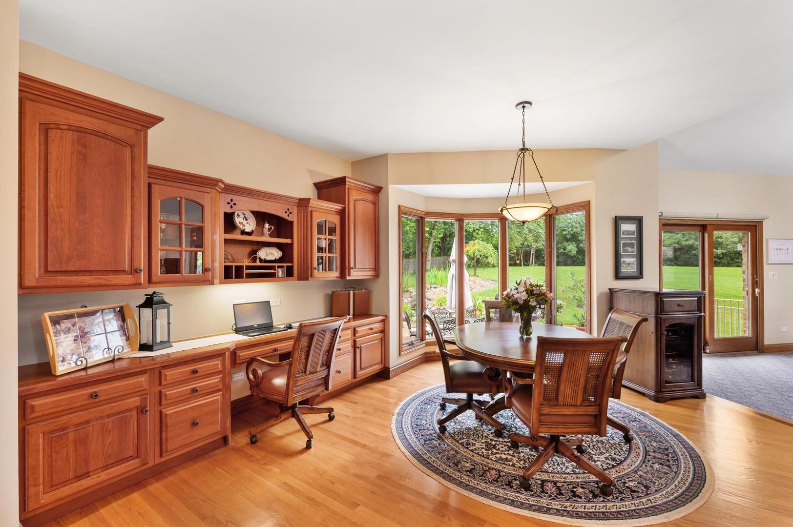 426 E Niagara Avenue, Schaumburg, IL 60193