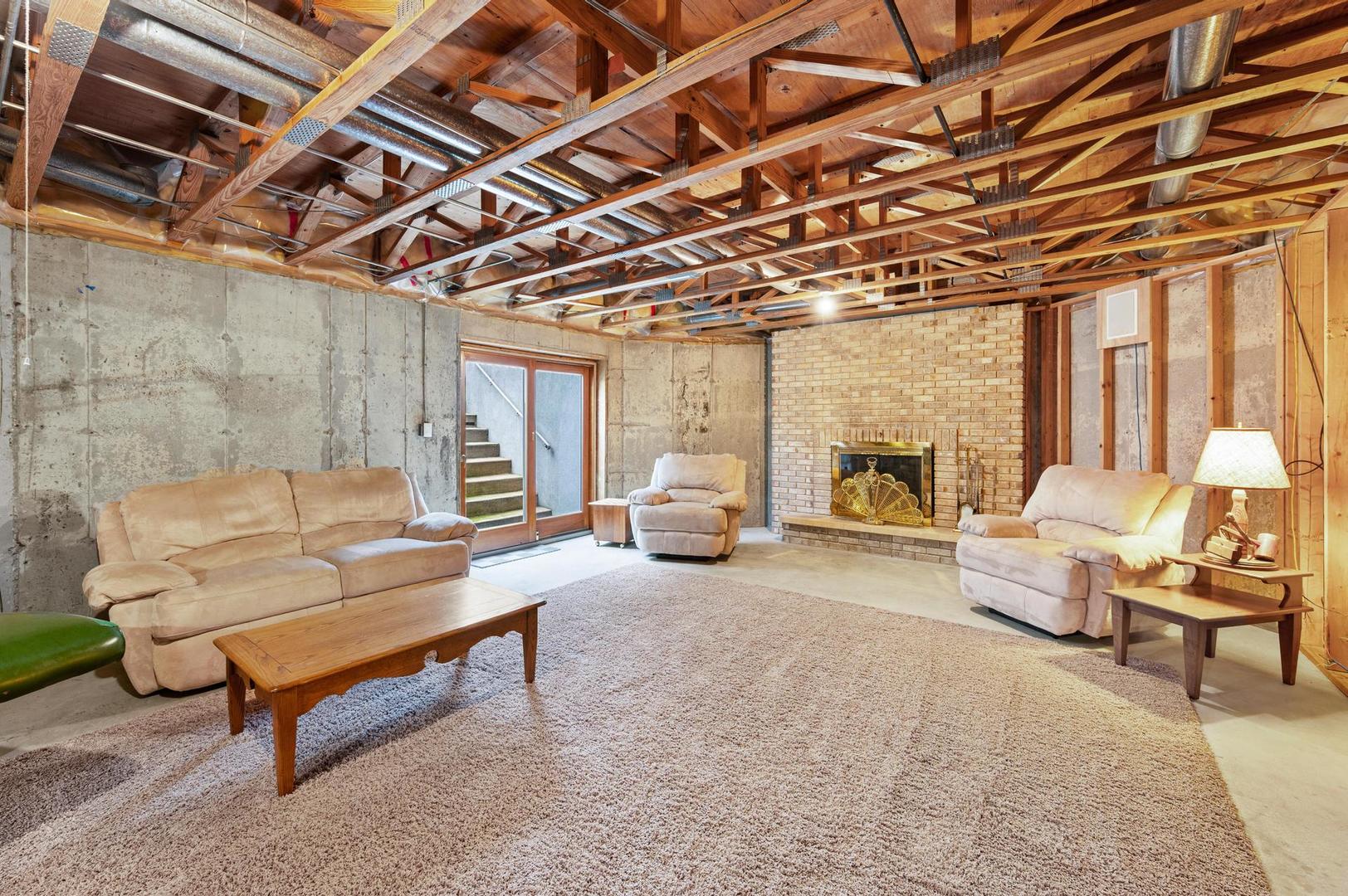 426 E Niagara Avenue, Schaumburg, IL 60193