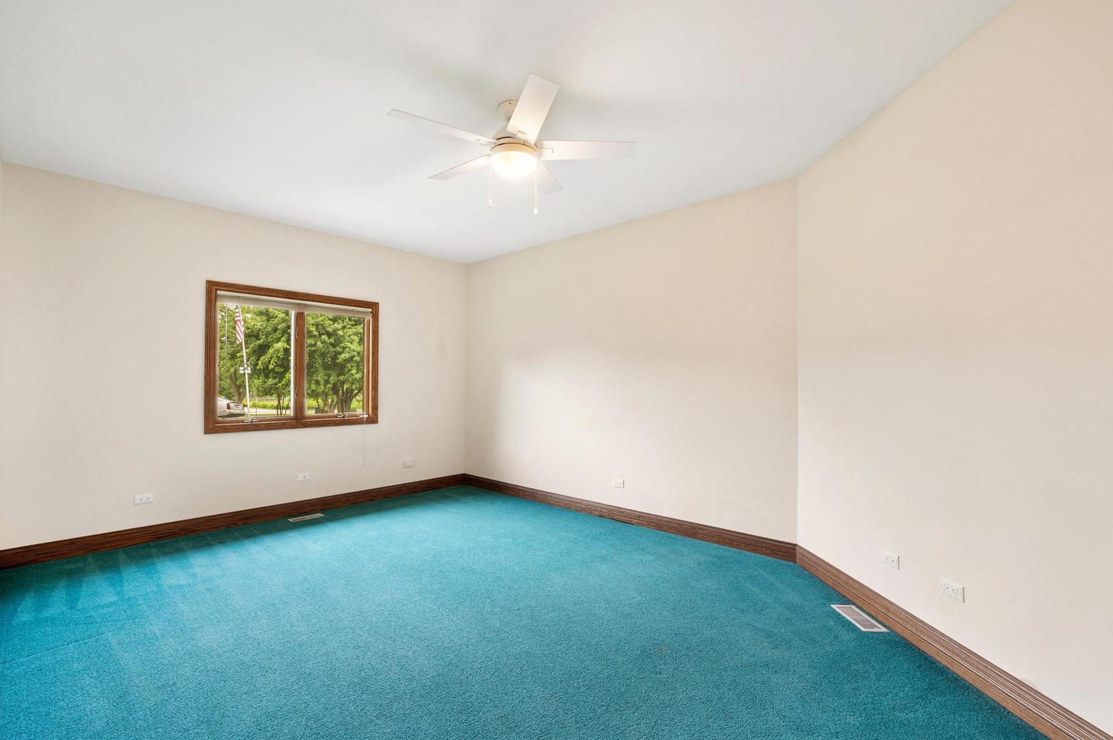 426 E Niagara Avenue, Schaumburg, IL 60193