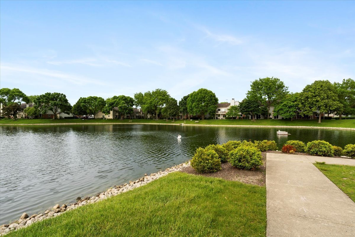 151 Brookston Drive #A2, Schaumburg, IL 60193