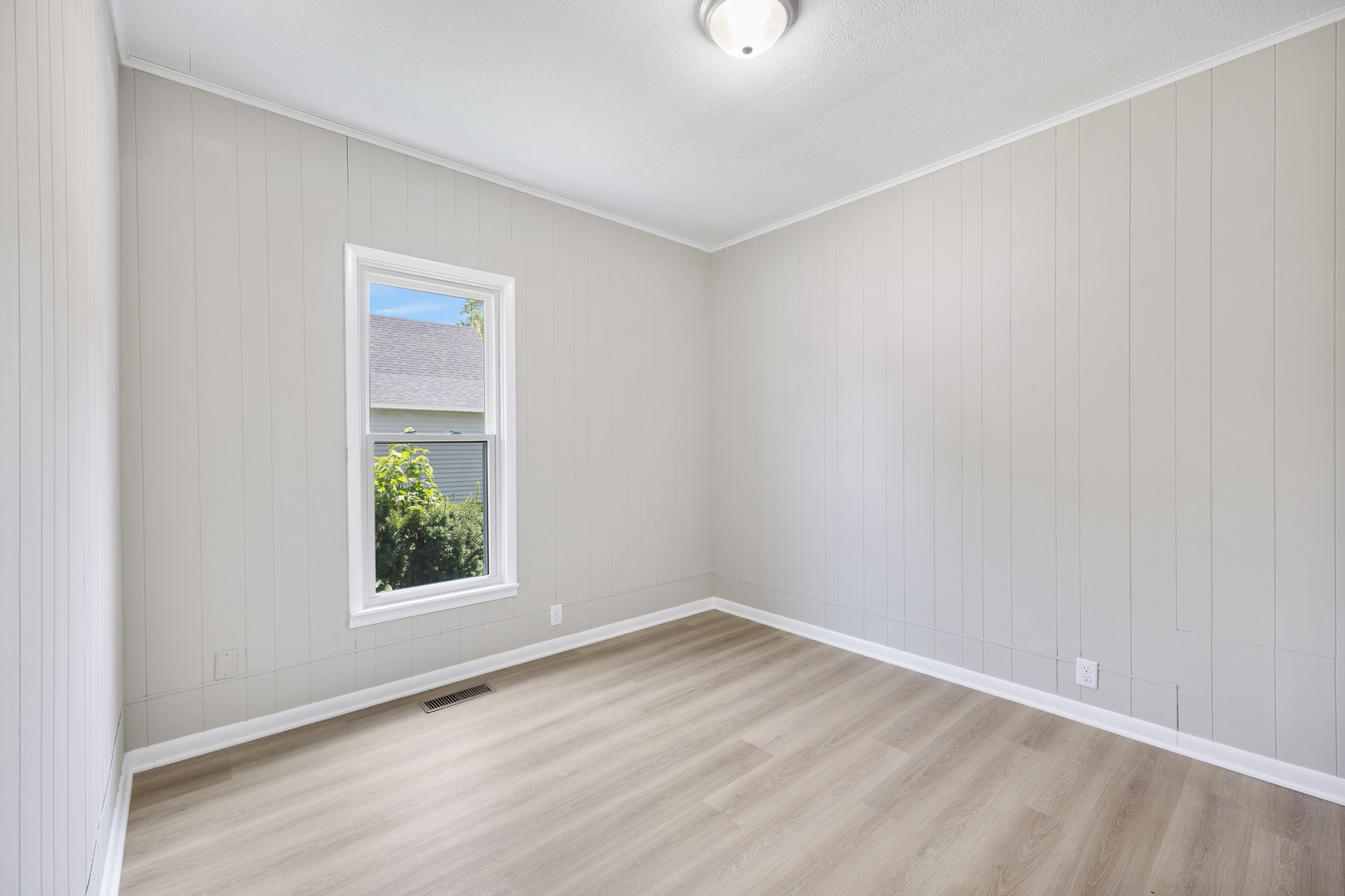 722 E Madison Avenue, Chrisman, IL 61924