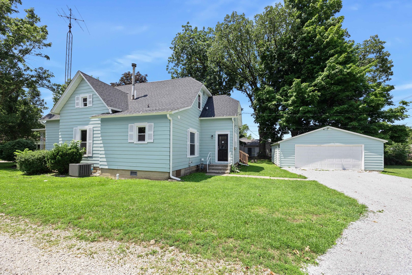 722 E Madison Avenue, Chrisman, IL 61924