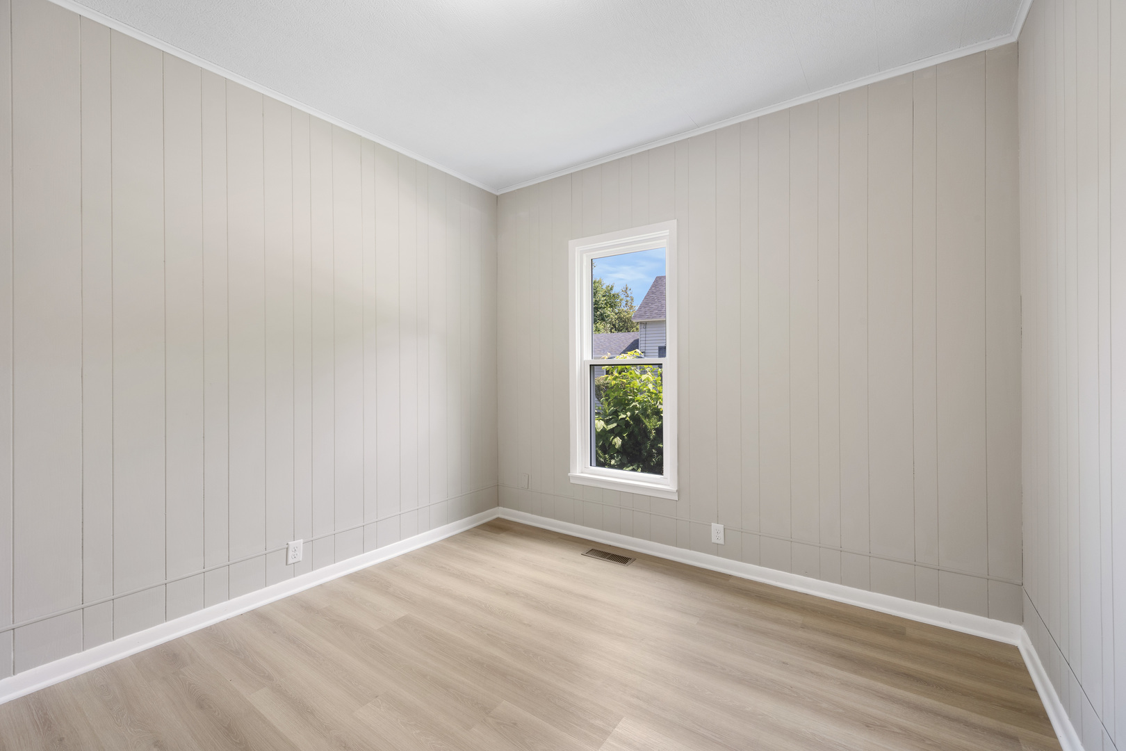 722 E Madison Avenue, Chrisman, IL 61924