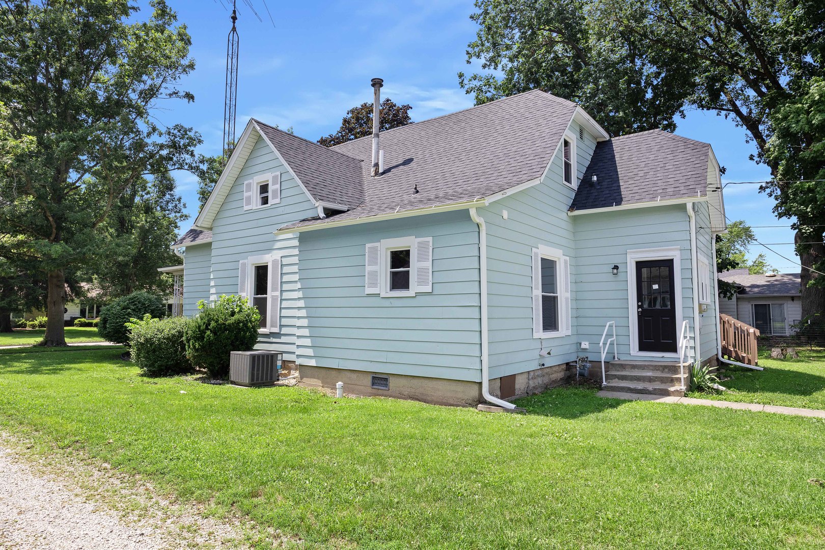 722 E Madison Avenue, Chrisman, IL 61924