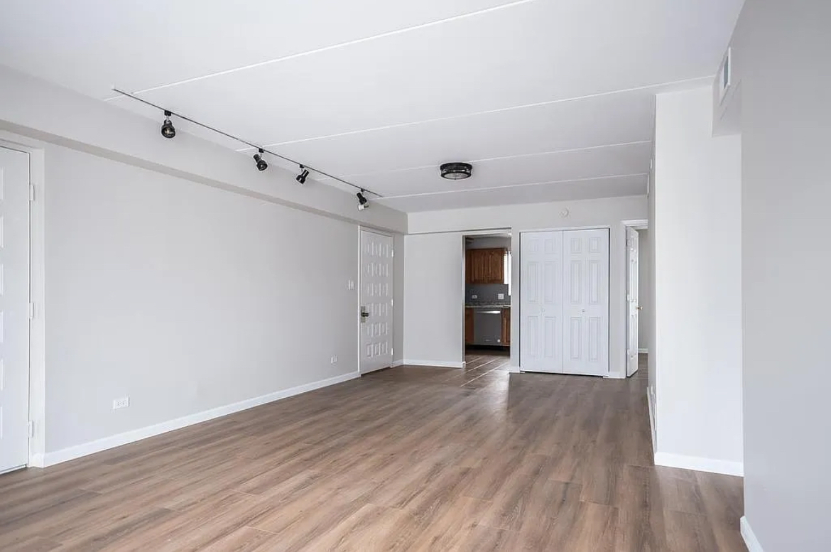 6040 Lake Bluff Drive #402, Tinley Park, IL 60477