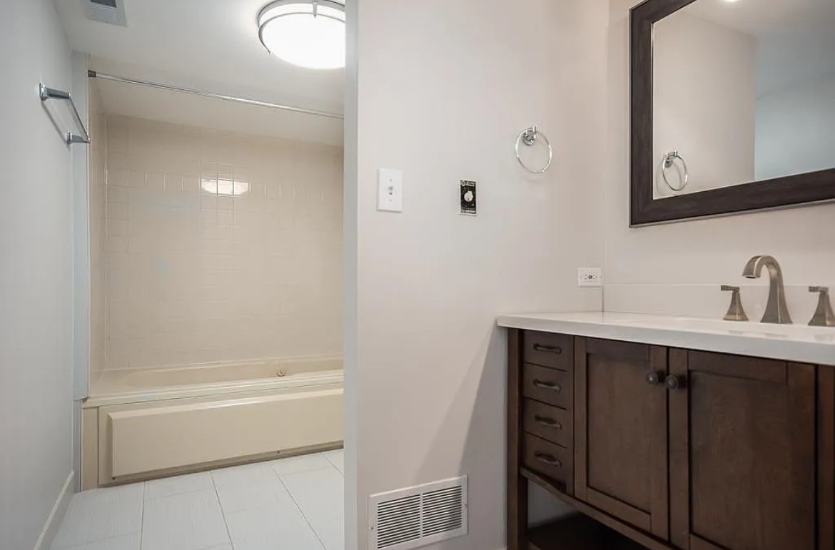 6040 Lake Bluff Drive #402, Tinley Park, IL 60477