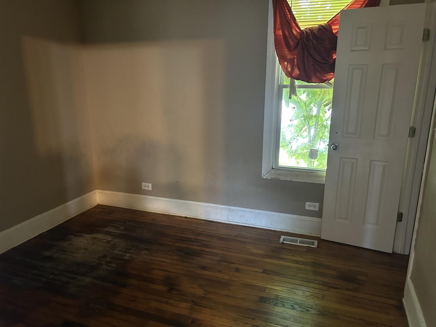 10530 S La Salle Street, Chicago, IL 60628