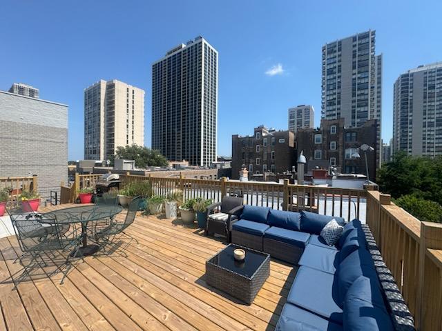 160 W BURTON Place #1r, Chicago, IL 60610
