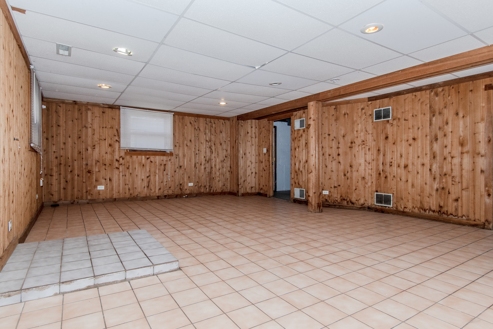 295 Saginaw Avenue, Calumet City, IL 60409