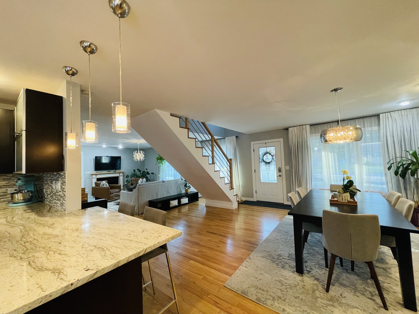 43 E Armitage Avenue, Addison, IL 60101