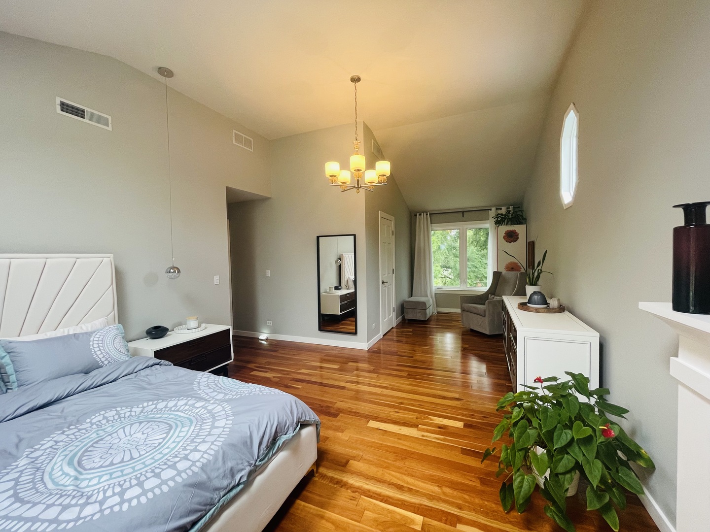 43 E Armitage Avenue, Addison, IL 60101
