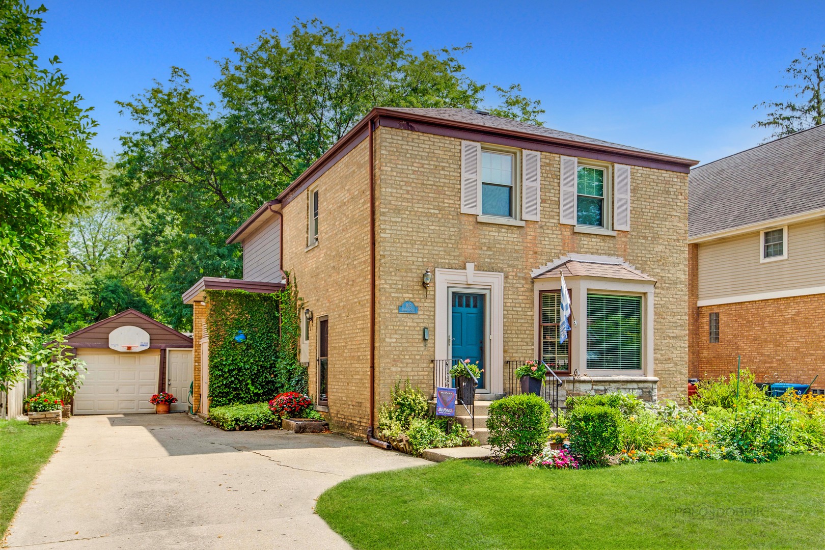105 S I Oka Avenue, Mount Prospect, IL 60056