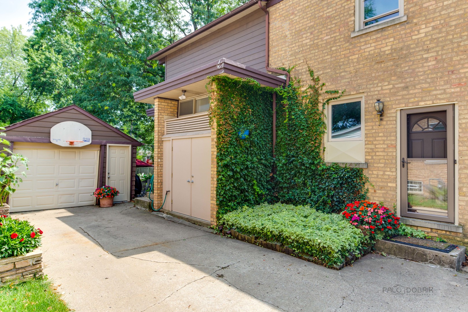 105 S I Oka Avenue, Mount Prospect, IL 60056