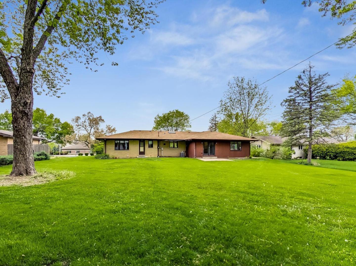 6027 S Lincoln Avenue, Lisle, IL 60532