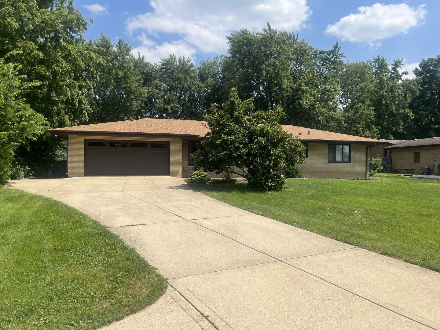 6027 S Lincoln Avenue, Lisle, IL 60532