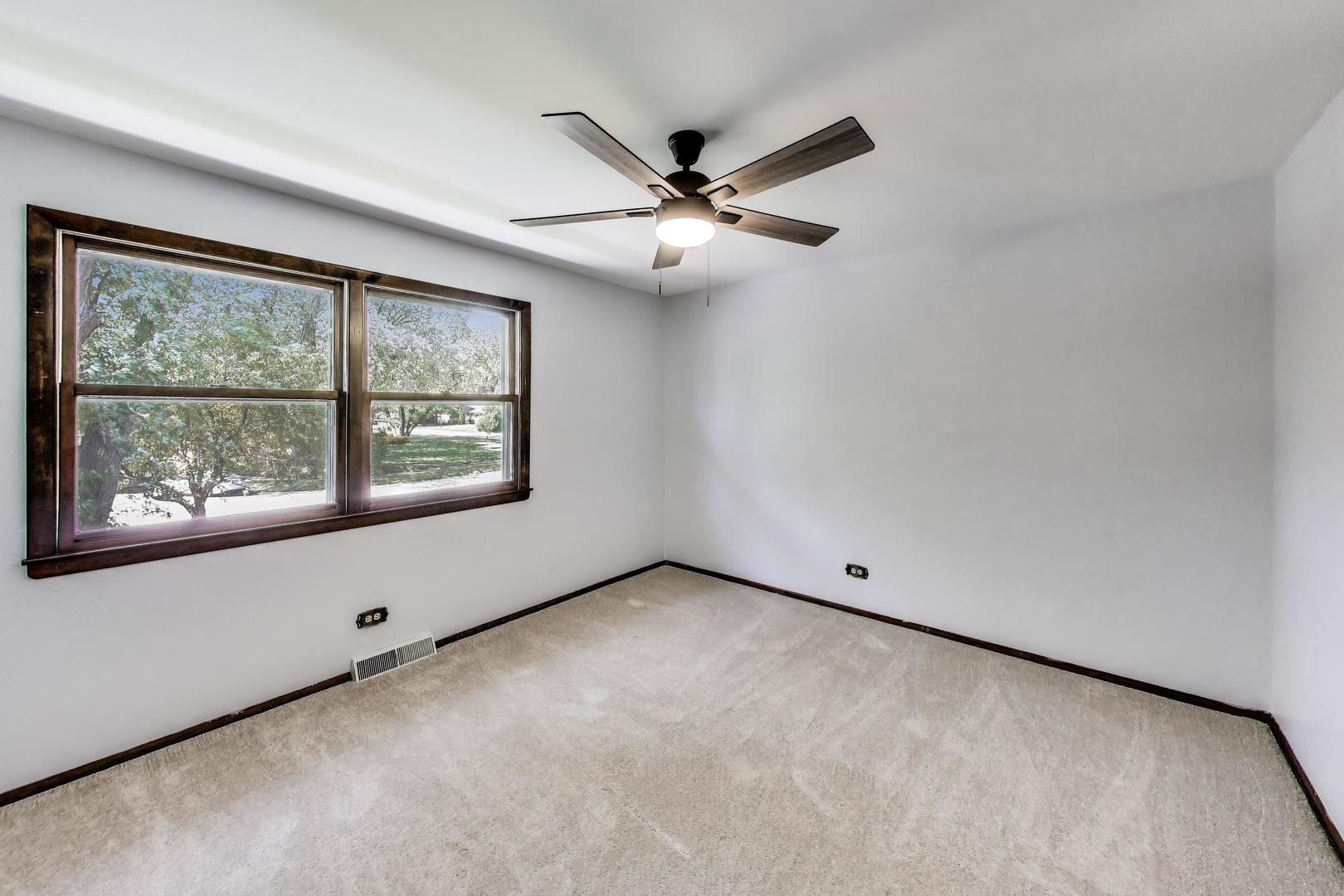 34047 N Gerwal Avenue, Grayslake, IL 60030