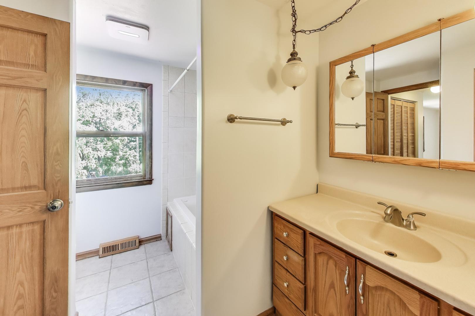 34047 N Gerwal Avenue, Grayslake, IL 60030