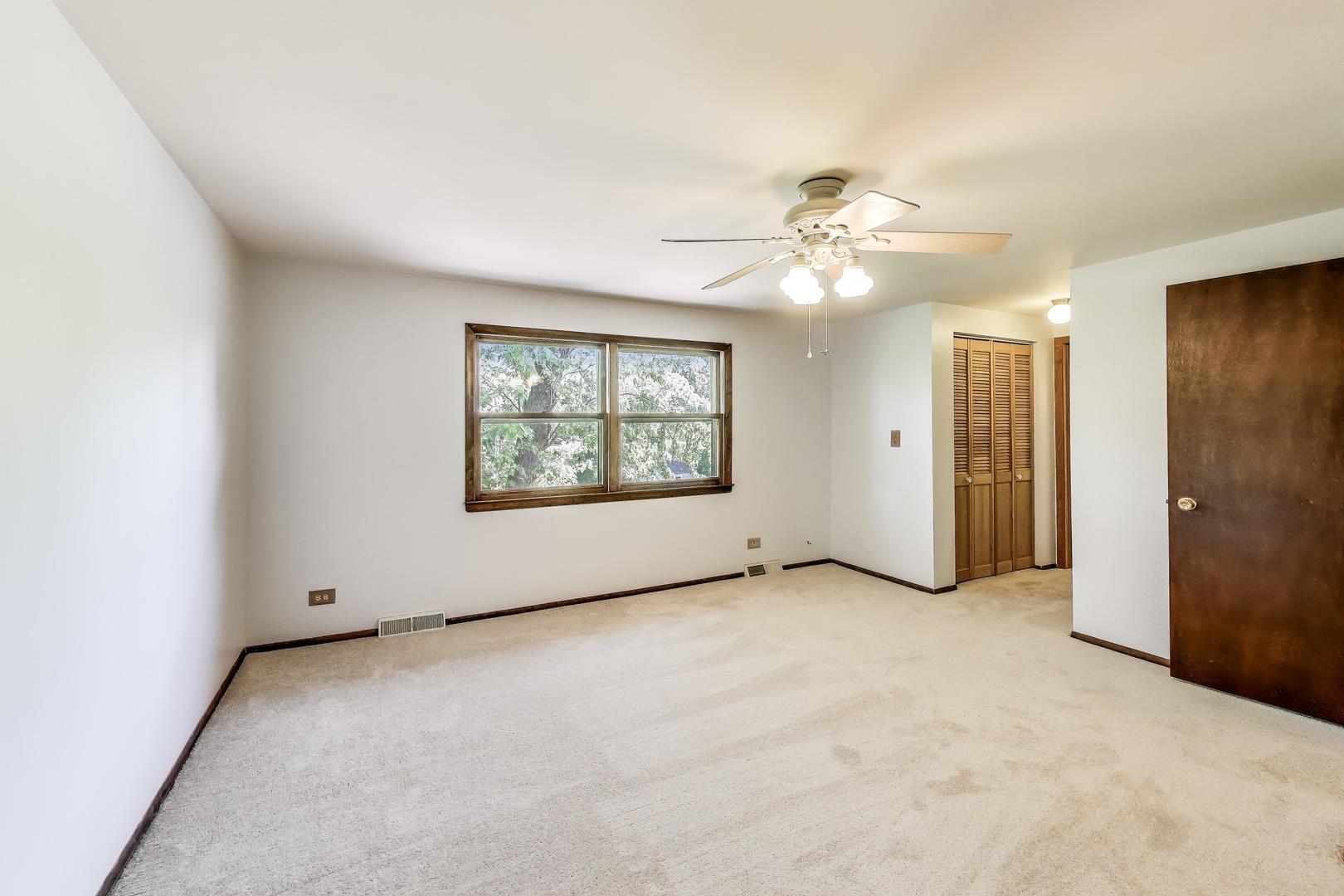 34047 N Gerwal Avenue, Grayslake, IL 60030