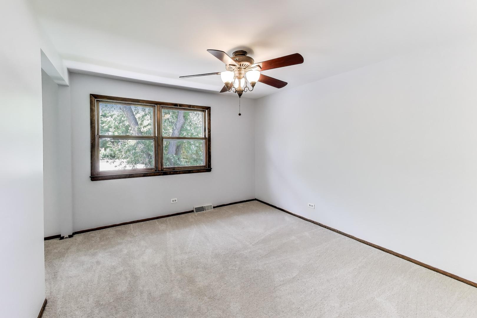 34047 N Gerwal Avenue, Grayslake, IL 60030