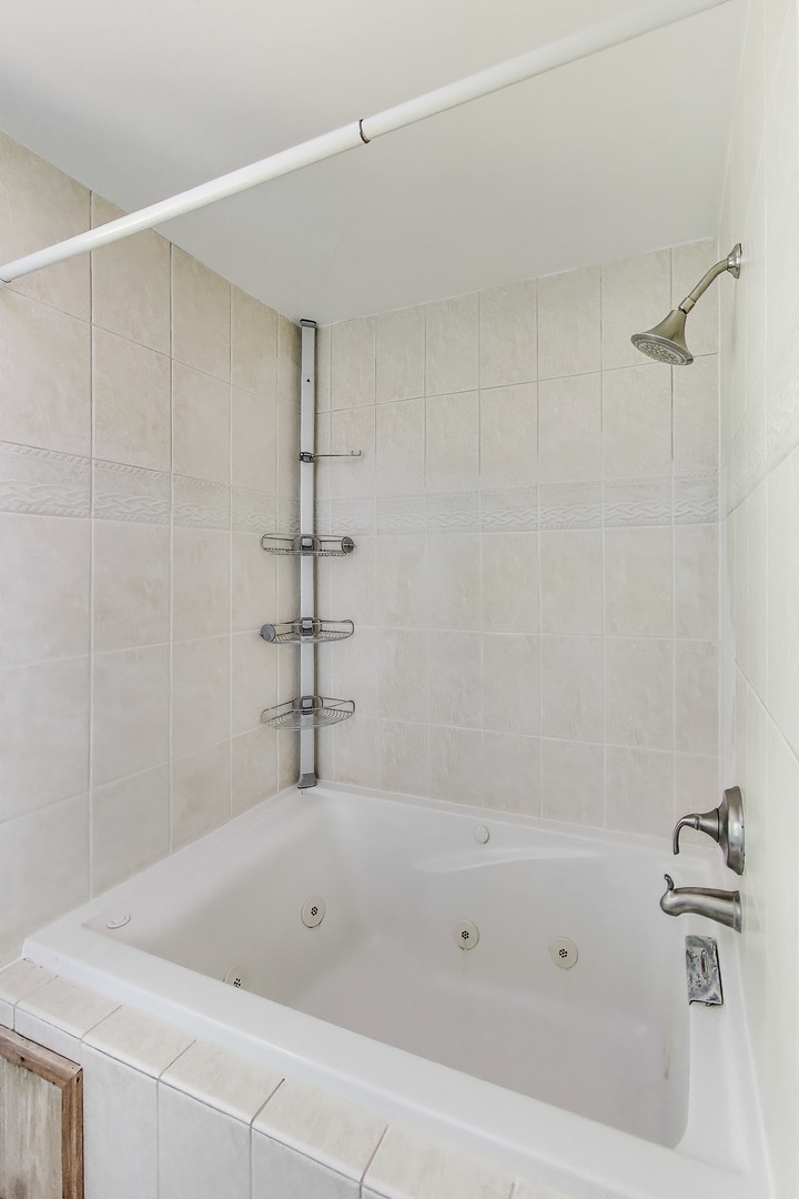 34047 N Gerwal Avenue, Grayslake, IL 60030