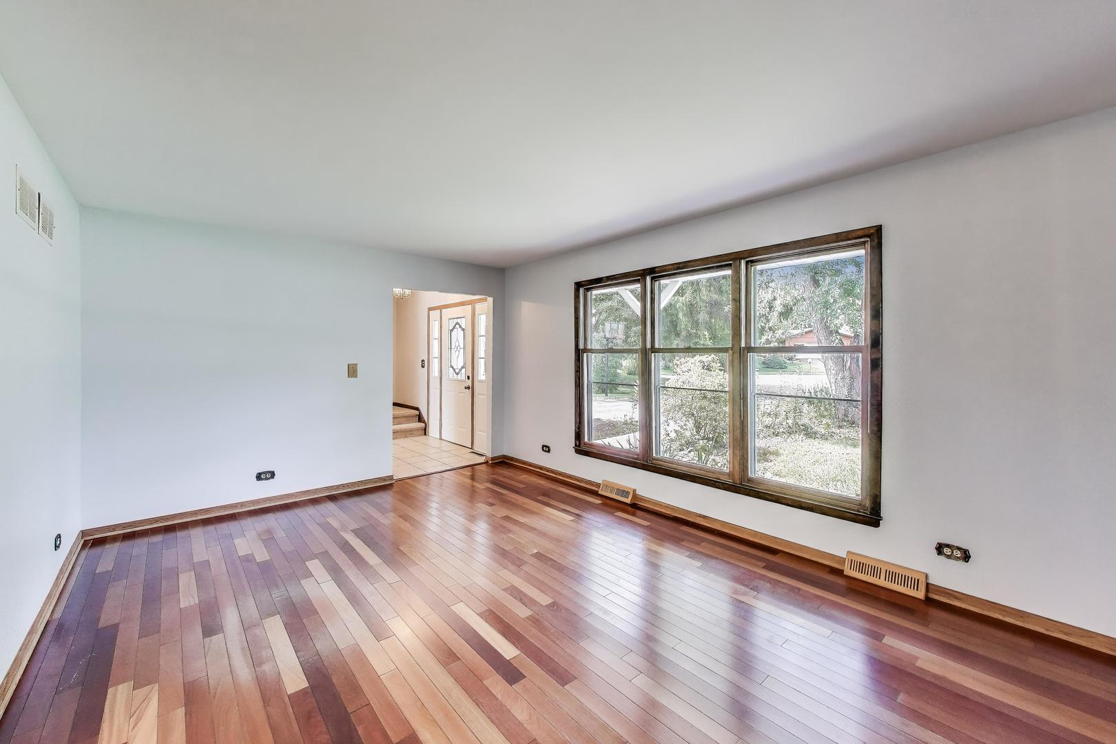 34047 N Gerwal Avenue, Grayslake, IL 60030