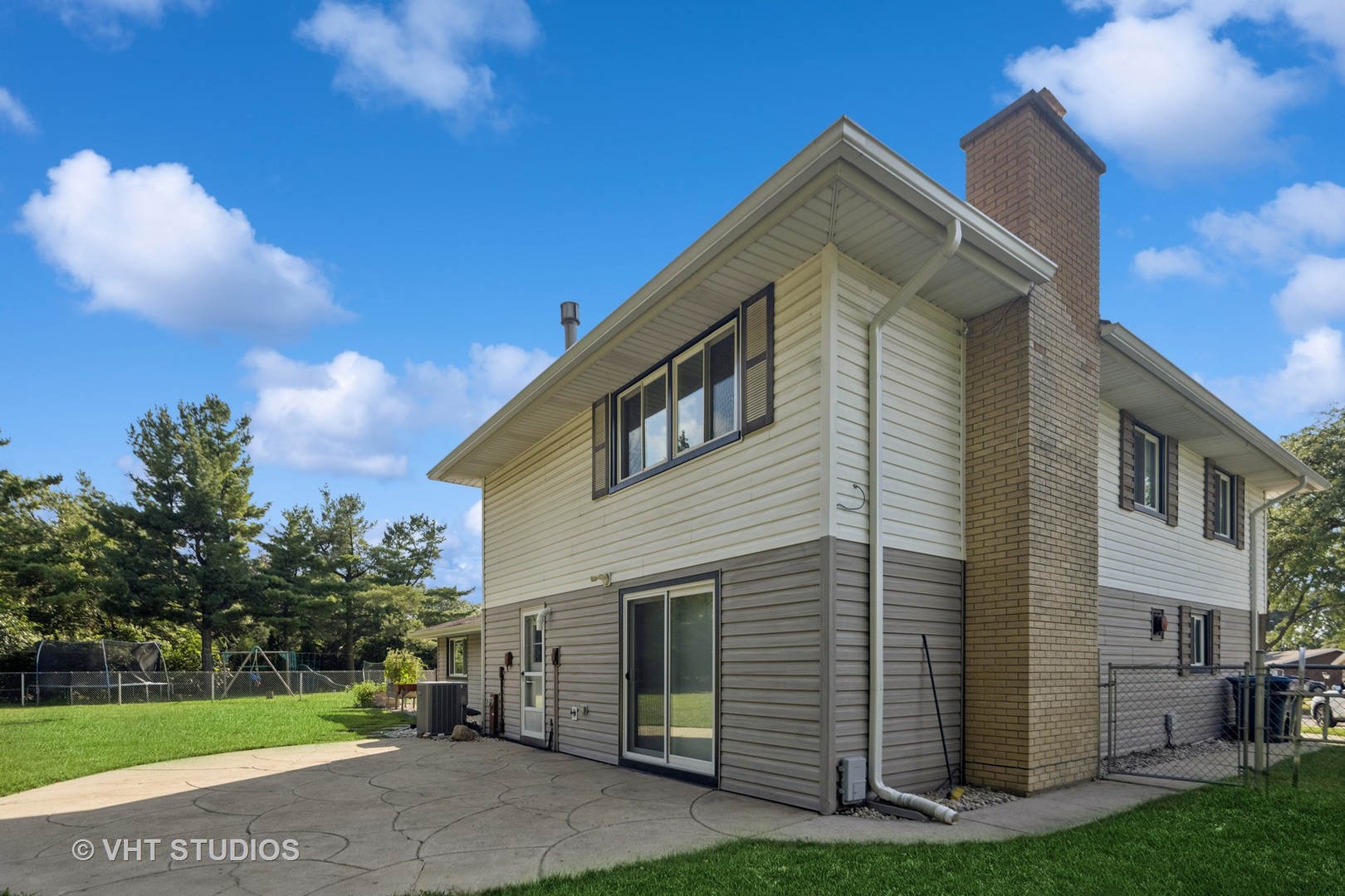 405 Clifton Court, Schaumburg, IL 60193