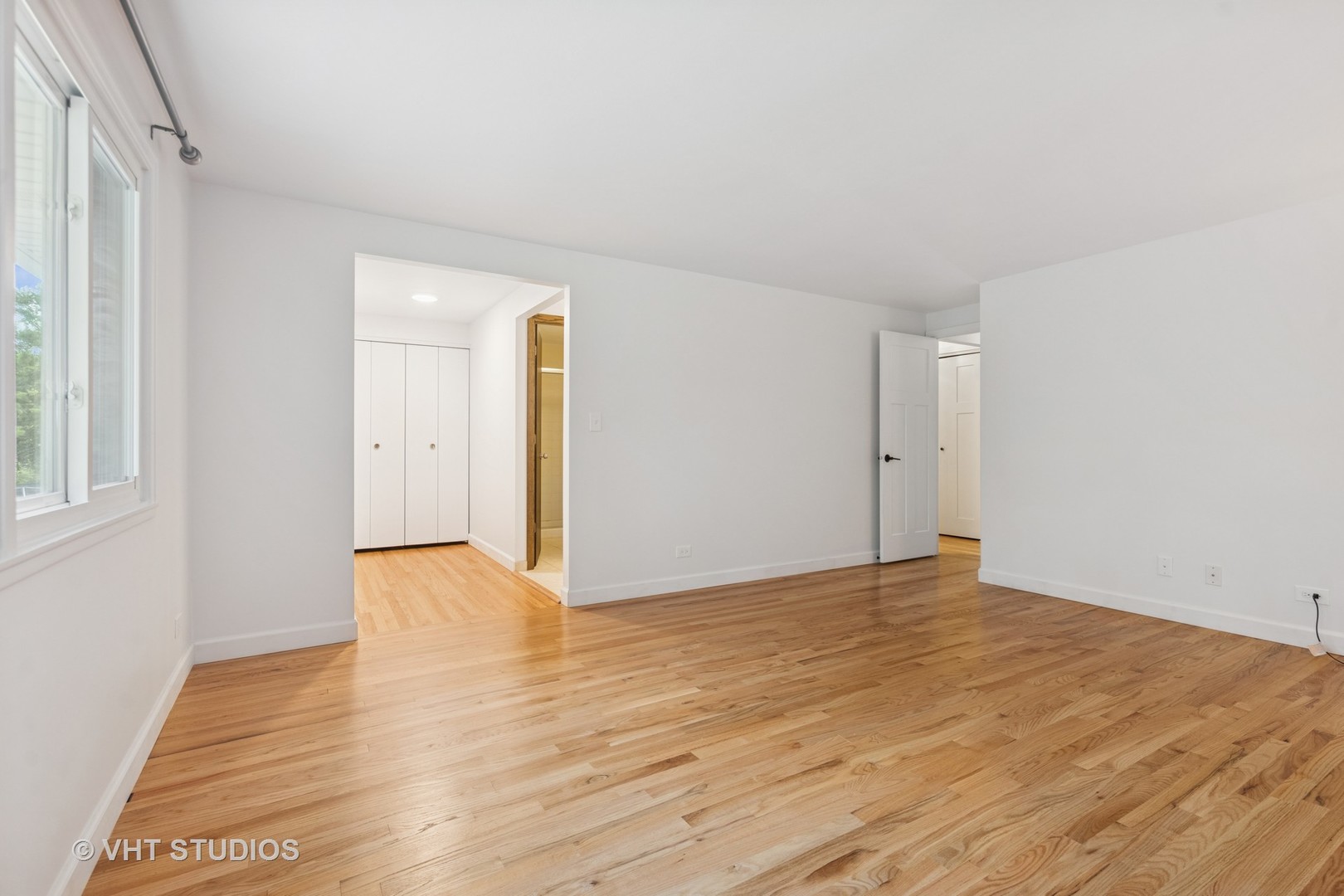 405 Clifton Court, Schaumburg, IL 60193