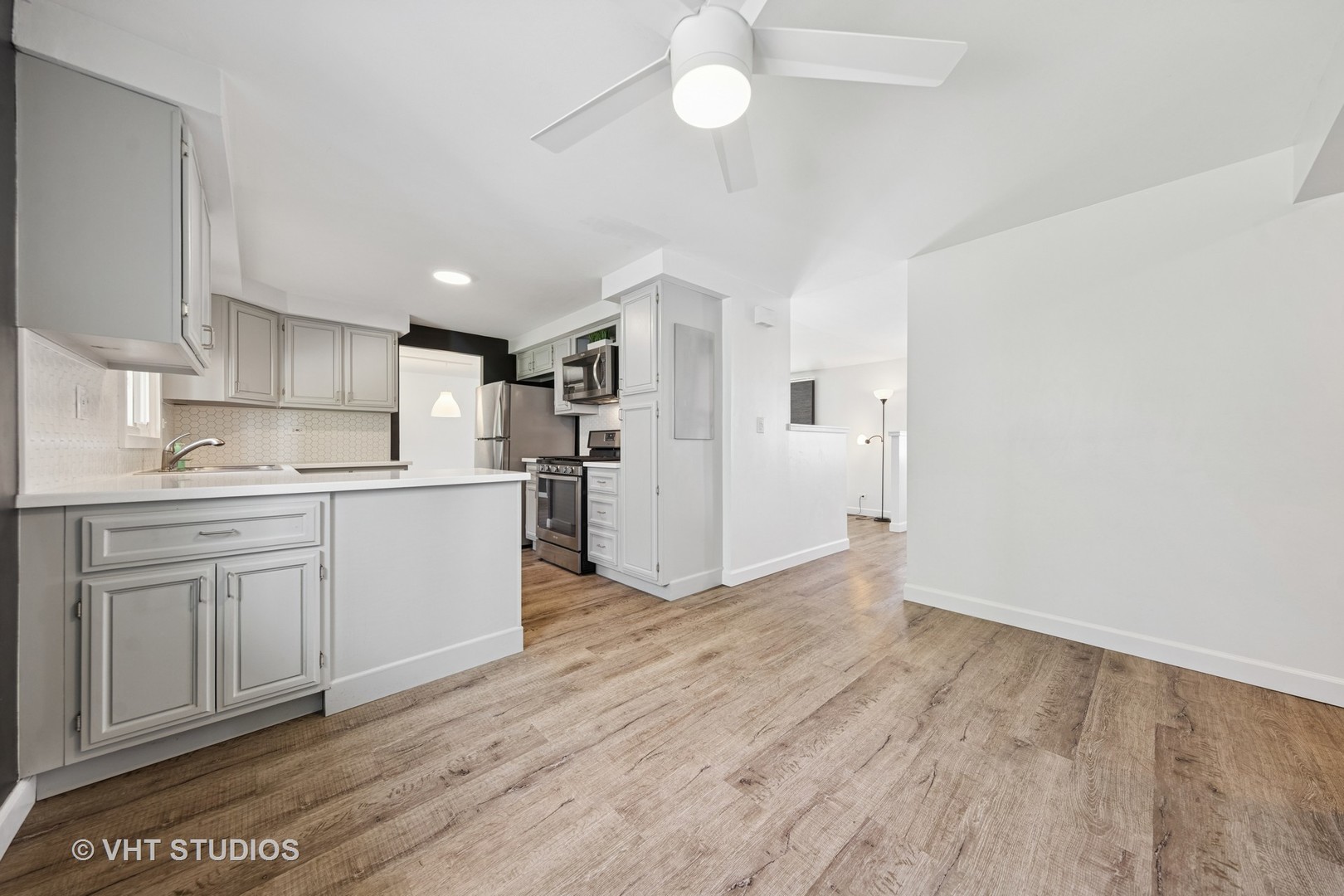 405 Clifton Court, Schaumburg, IL 60193