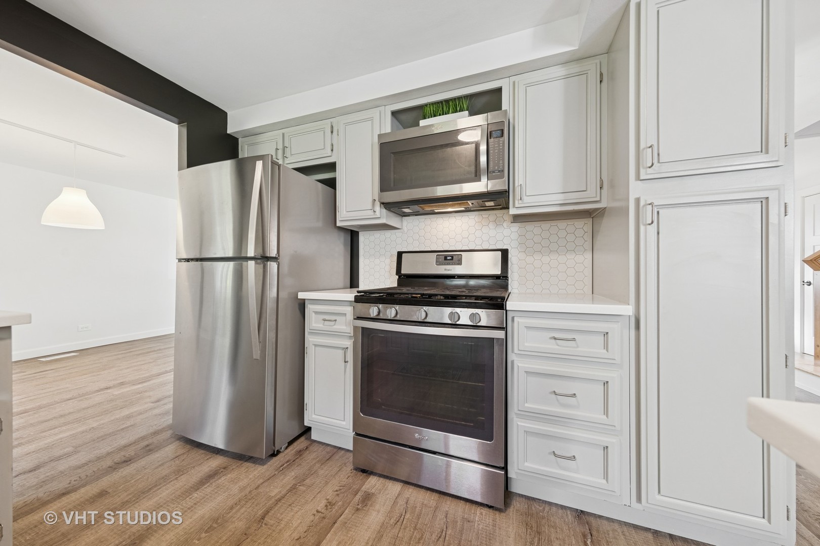 405 Clifton Court, Schaumburg, IL 60193