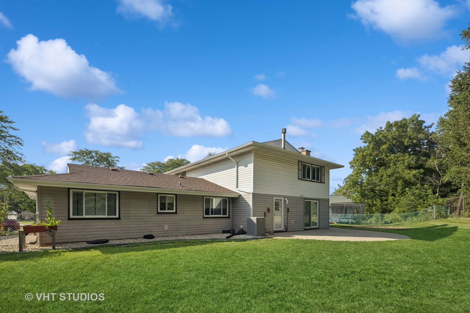 405 Clifton Court, Schaumburg, IL 60193