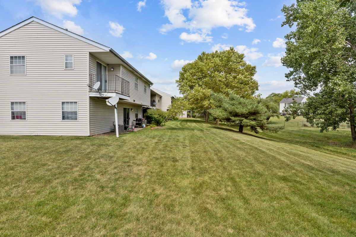 106 Gant Circle #H, Streamwood, IL 60107