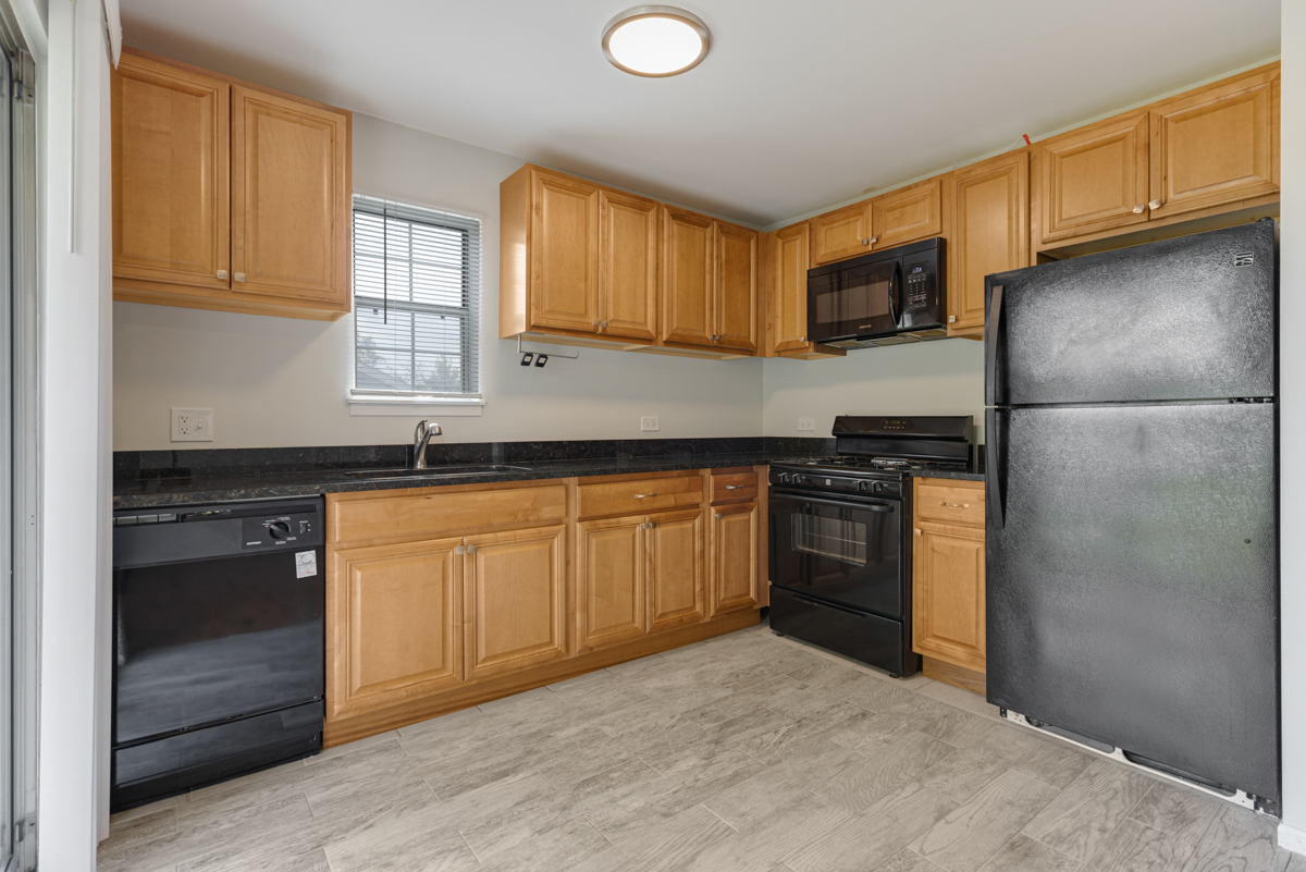 106 Gant Circle #H, Streamwood, IL 60107