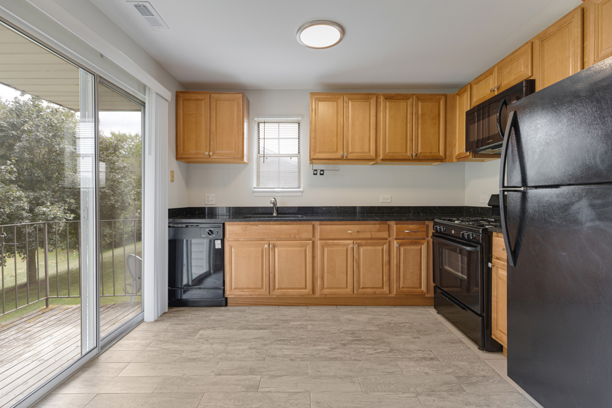 106 Gant Circle #H, Streamwood, IL 60107