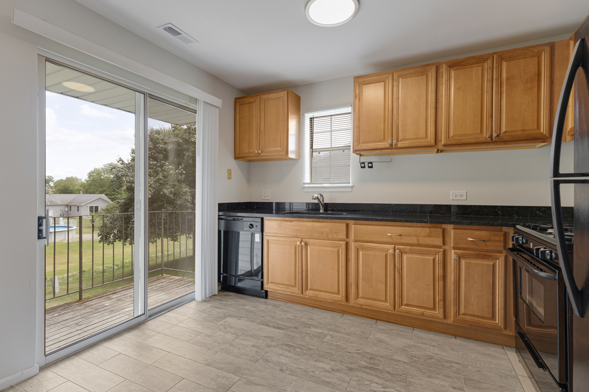 106 Gant Circle #H, Streamwood, IL 60107