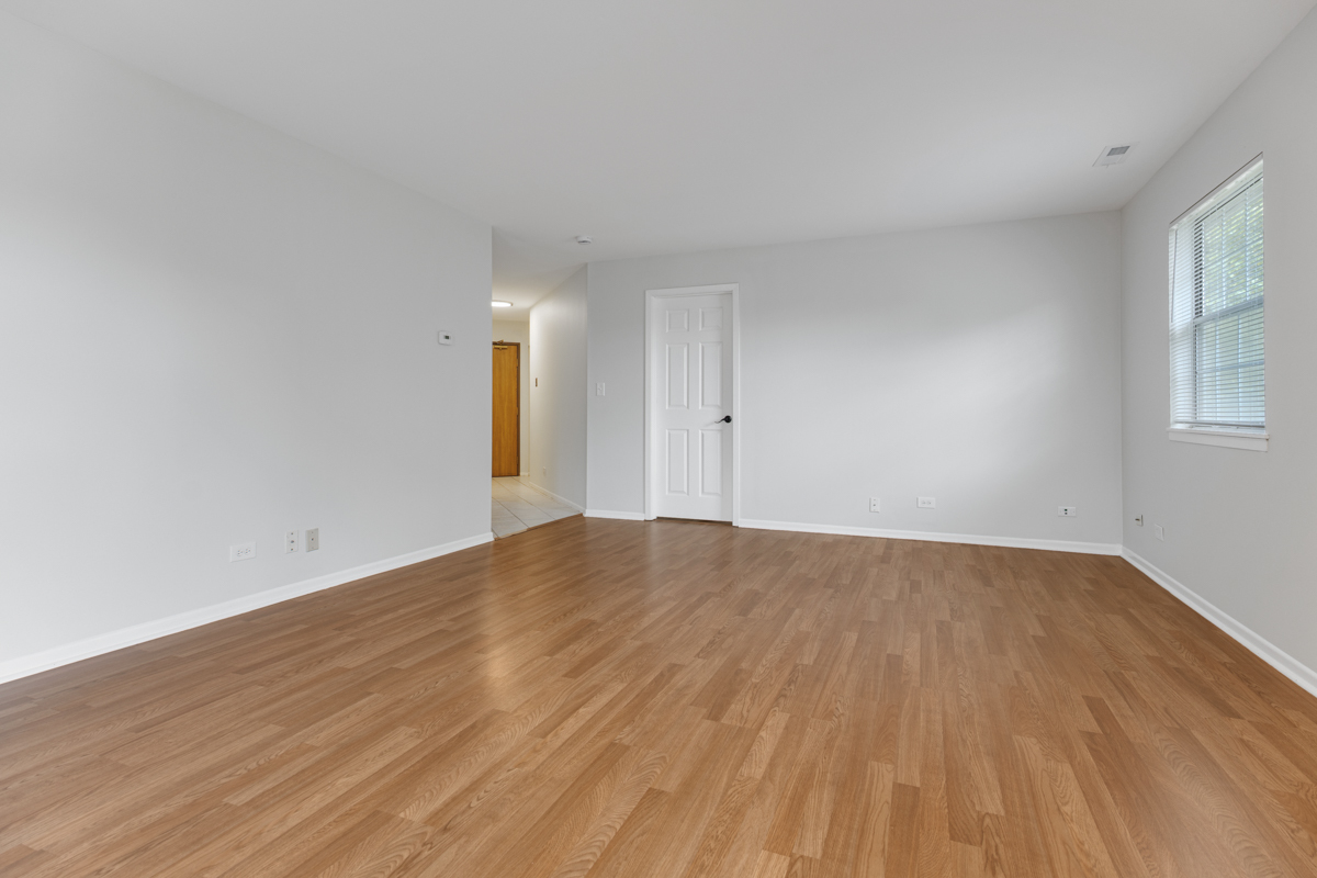 106 Gant Circle #H, Streamwood, IL 60107