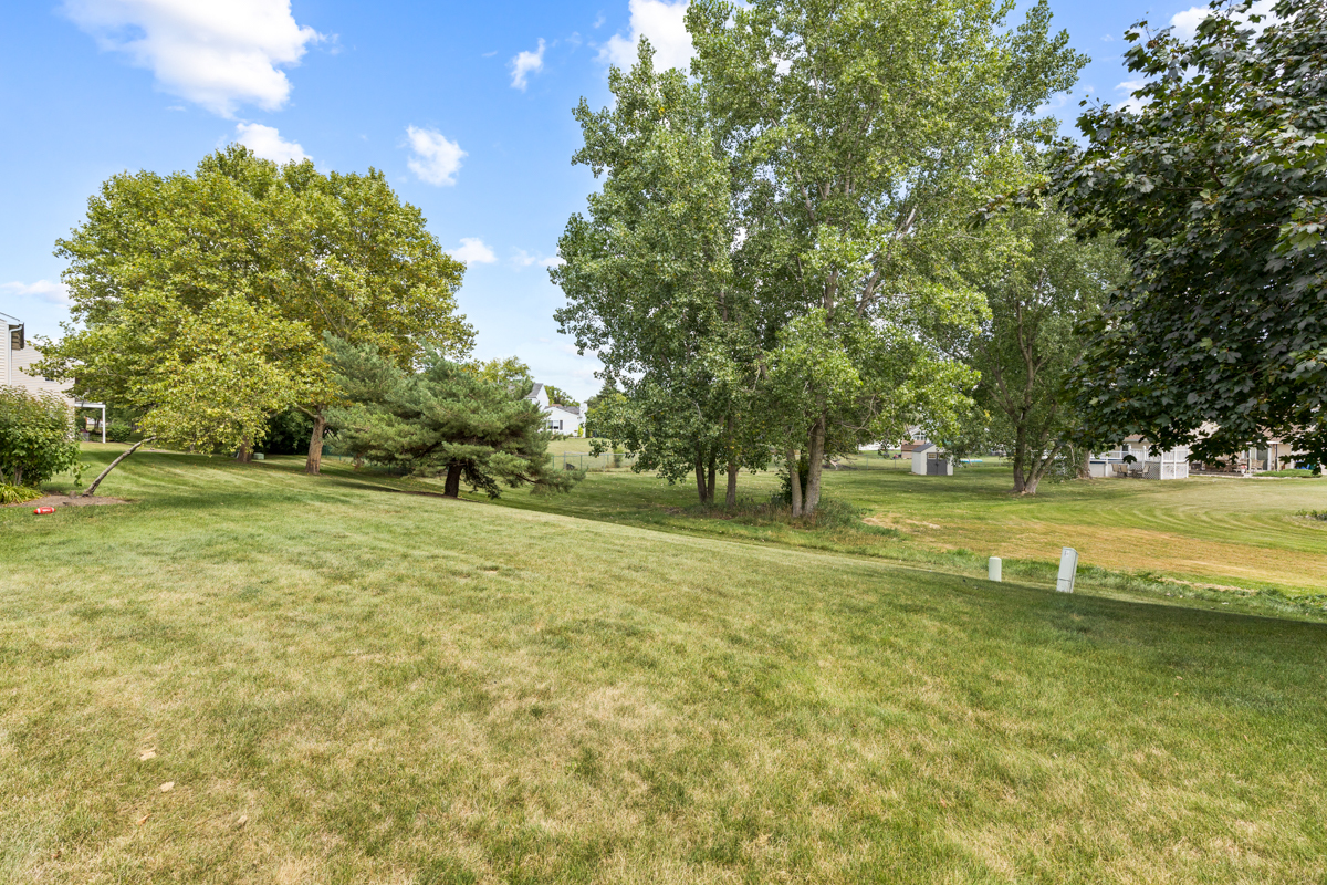 106 Gant Circle #H, Streamwood, IL 60107