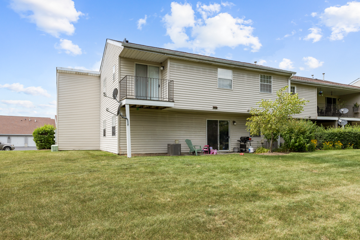 106 Gant Circle #H, Streamwood, IL 60107