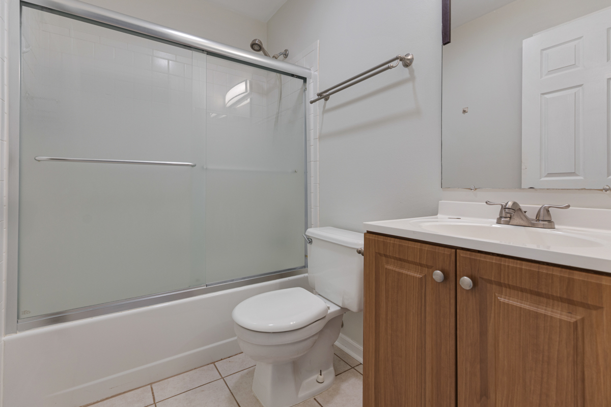 106 Gant Circle #H, Streamwood, IL 60107