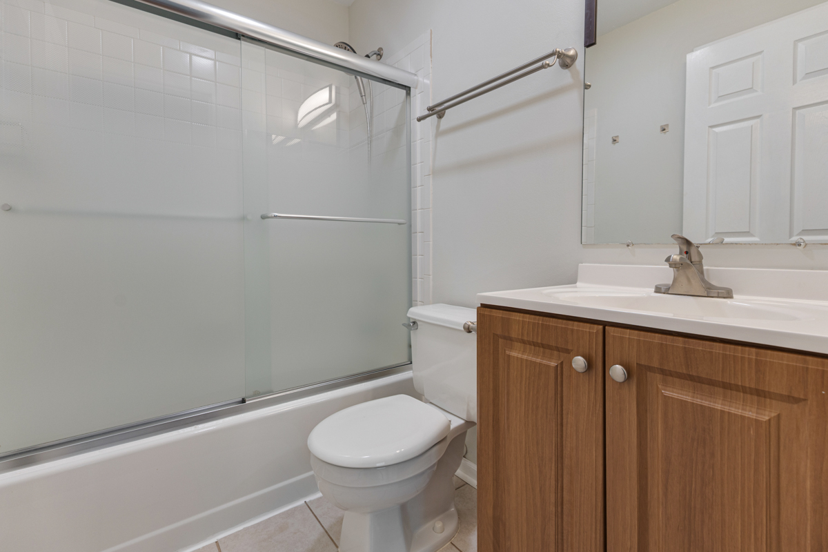 106 Gant Circle #H, Streamwood, IL 60107